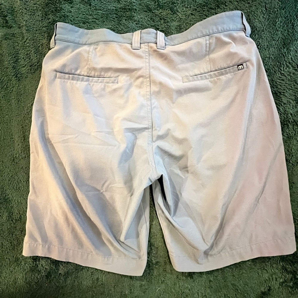 Mens TravisMathew 34 Excellent Light Blue Golf Shorts Solid Polyester Stretch - Picture 10 of 13